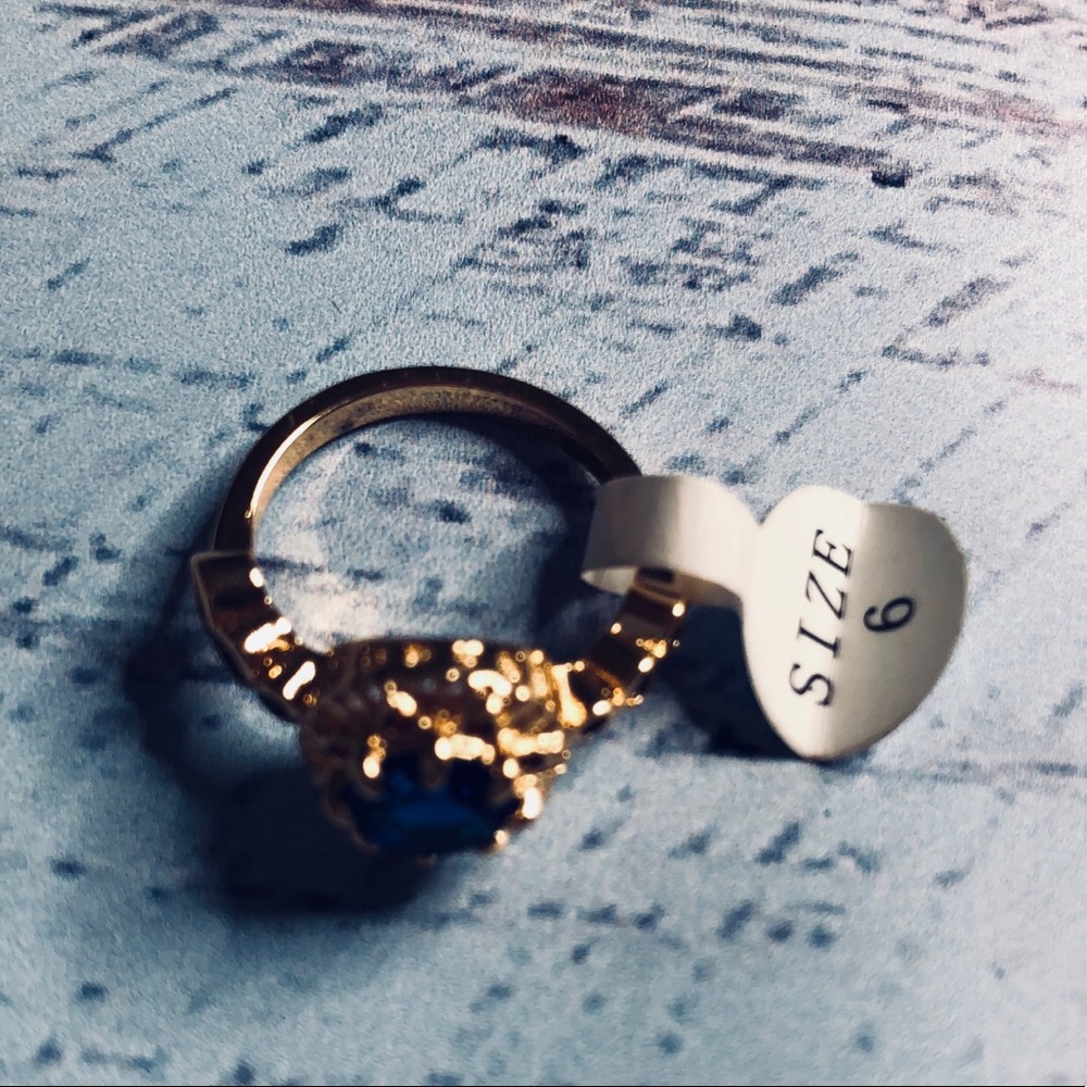 NWT Blue Stone Goldtone Jeweled Ring 6 - Picture 7 of 10